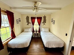 Eden Village Motel & Cottages