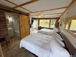 Eden Village Motel & Cottages