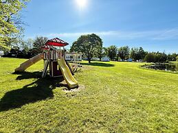 Eden Village Motel & Cottages