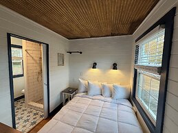 Eden Village Motel & Cottages