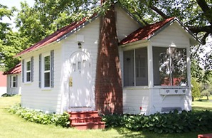 Eden Village Motel & Cottages