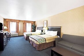 Days Inn & Suites by Wyndham Artesia
