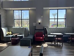 Hampton Inn & Suites Barstow