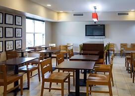 Country Inn & Suites by Radisson, Washington, D.C. East - Capitol Heig