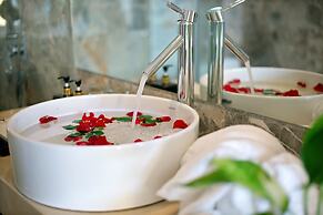 Aurora Riverside Hotel and Spa