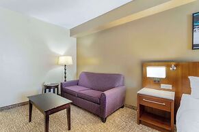 Comfort Suites East
