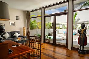 Heritage Suites Hotel