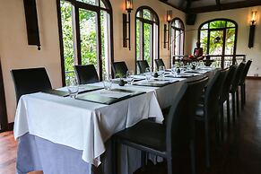 Heritage Suites Hotel