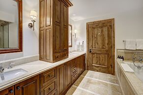 The Arrabelle at Vail Square, A RockResort