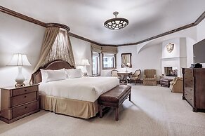 The Arrabelle at Vail Square, A RockResort