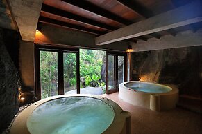 Santi Mandala Villa & Spa