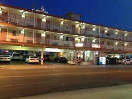 Red Carpet Inn & Suites