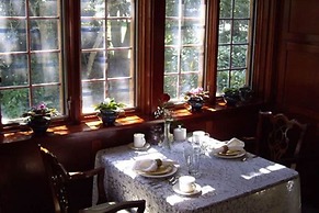 Isaiah Jones Homestead Bed & Breakfast