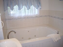 Isaiah Jones Homestead Bed & Breakfast
