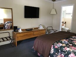 T-Bird Motor Inn