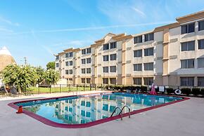 Ramada by Wyndham Birmingham Airport