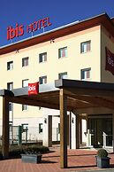ibis Como