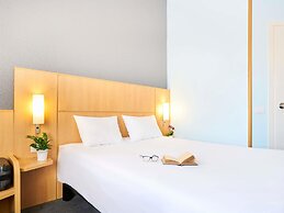 ibis Como