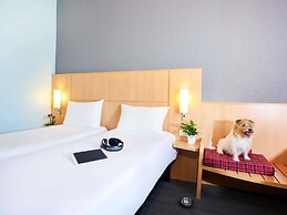 ibis Como