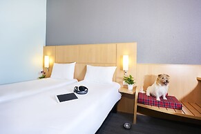ibis Como