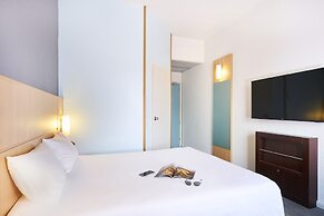 ibis Como
