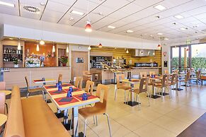 ibis Como