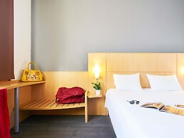 ibis Como