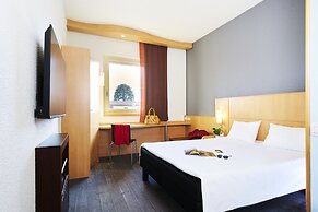 ibis Como