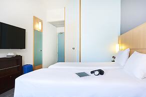 ibis Como