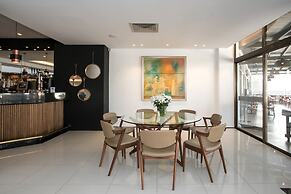 Crystal Springs Beach Hotel