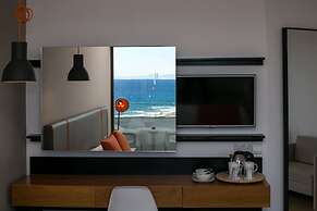 Crystal Springs Beach Hotel