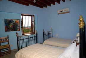Porfyrios Country House