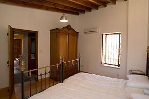 Porfyrios Country House