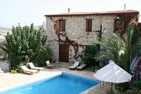 Porfyrios Country House