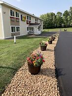 Super 8 by Wyndham Chisago City