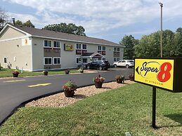 Super 8 by Wyndham Chisago City