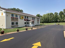 Super 8 by Wyndham Chisago City