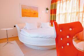 Avalon Hotel
