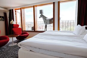 Avalon Hotel