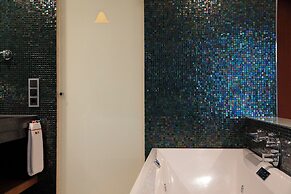 Avalon Hotel