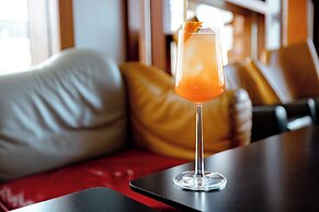 Avalon Hotel