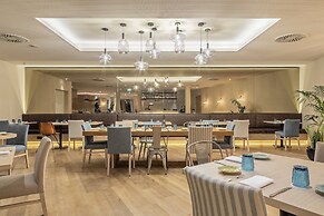Crowne Plaza Caparica Lisbon by IHG
