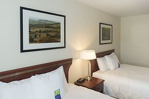 Lakeview Inns & Suites - Fort Nelson
