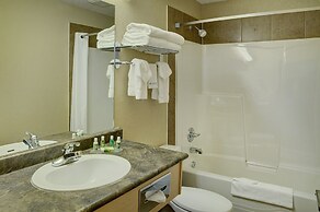 Lakeview Inns & Suites - Fort Nelson