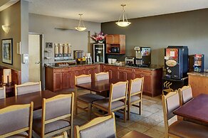 Lakeview Inns & Suites - Fort Nelson