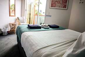 Nomads St Kilda Hostel