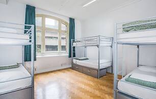 Nomads Sydney - Hostel