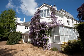 Fines Bayliwick Hotel