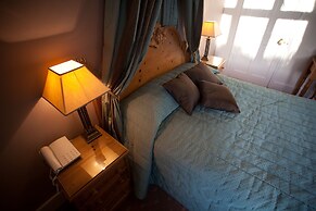 Fines Bayliwick Hotel