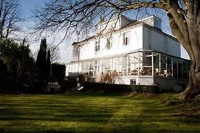Fines Bayliwick Hotel